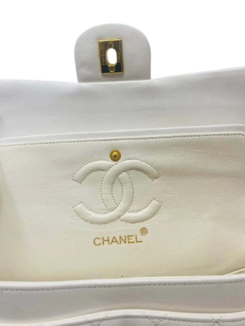 White Chanel Flap Bag Small Classic Flap White Lambskin Gold Hardware Vintage - Picture 6 of 15